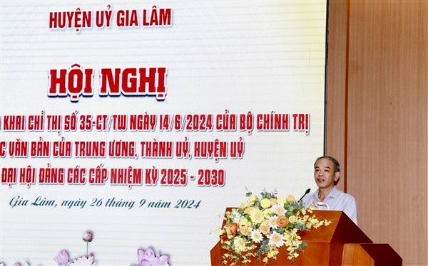 Ph&oacute; B&iacute; thư Thường trực Huyện ủy Gia L&acirc;m Nguyễn Tiến Việt qu&aacute;n triệt tinh thần chuẩn bị Đại hội Đảng c&aacute;c cấp huyện Gia L&acirc;m.