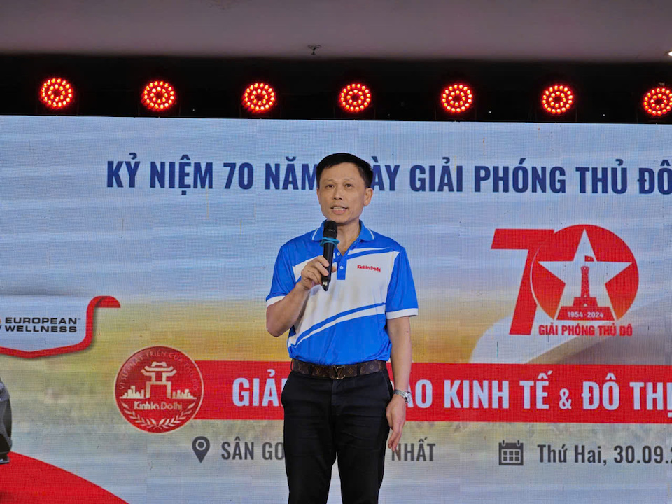 PGS.TS Nguyễn Th&agrave;nh Lợi - Tổng Bi&ecirc;n tập b&aacute;o Kinh tế &amp; Đ&ocirc; thị ph&aacute;t biểu tại tiệc Gala Dinner, tối 30/9