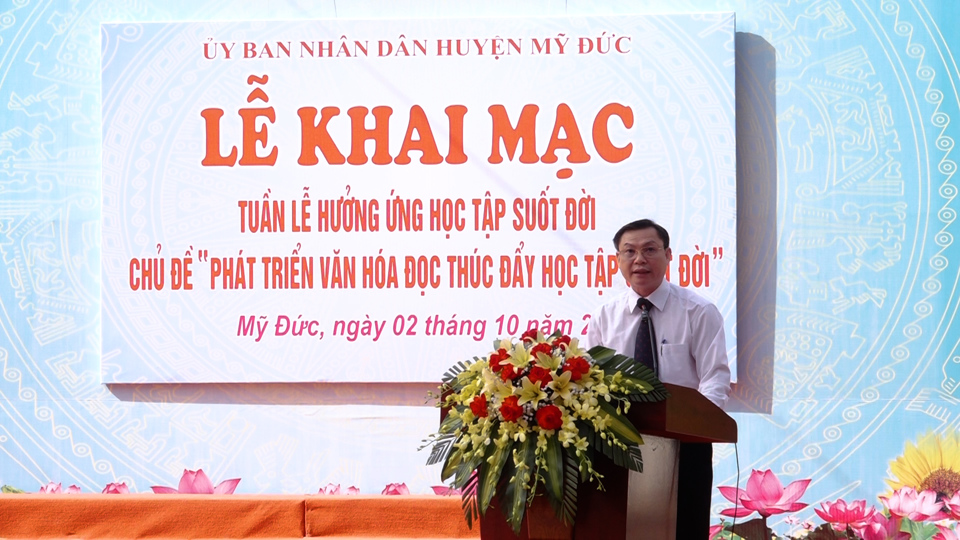 Ph&oacute; Chủ tịch Thường trực UBND huyện Mỹ Đức Đặng Văn Cảnh phát bi&ecirc;̉u tại l&ecirc;̃ khai mạc tuần lễ hưởng ứng học tập suốt đời của huy&ecirc;̣n Mỹ Đức. Ảnh: TA