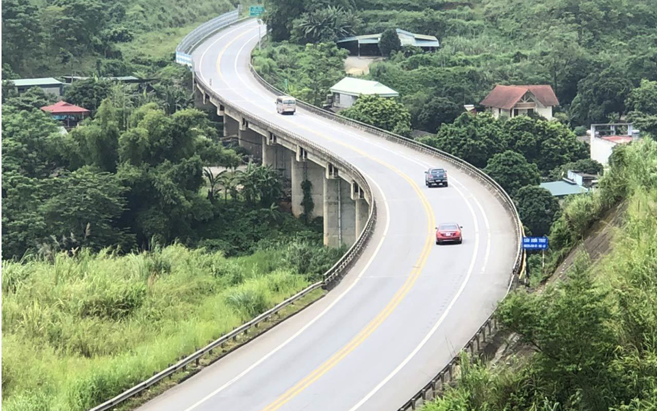 Cao tốc Nội Bài - Lào Cai, đoạn Yên Bái - Lào Cai có 2 làn xe. Ảnh: Phương Linh