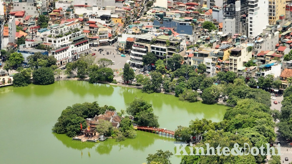 Một g&oacute;c Hồ Ho&agrave;n Kiếm. Ảnh: Phạm H&ugrave;ng