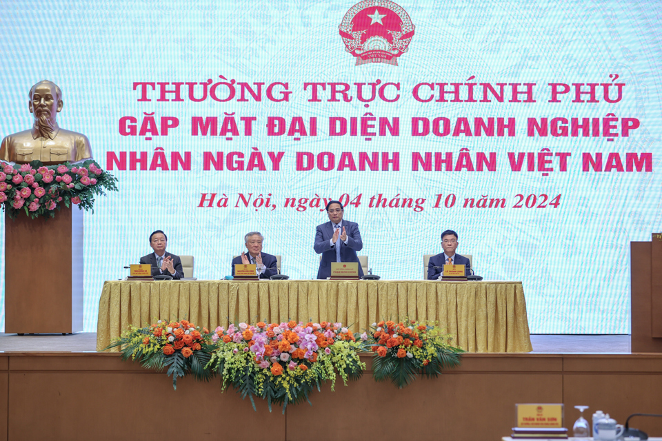 Thủ tướng Phạm Minh Ch&iacute;nh chủ tr&igrave; cuộc gặp mặt c&aacute;c đại diện doanh nghiệp nh&acirc;n Ng&agrave;y Doanh nh&acirc;n Việt Nam&nbsp;