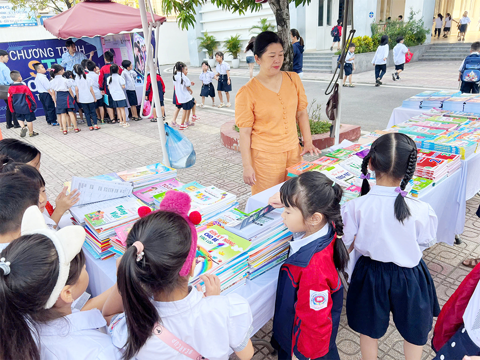 Khơi dậy niềm đam m&ecirc; đọc s&aacute;ch trong mỗi học sinh.