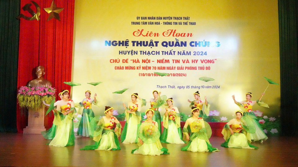 Một tiết mục biểu diễn tại li&ecirc;n hoan. Ảnh: N.T.