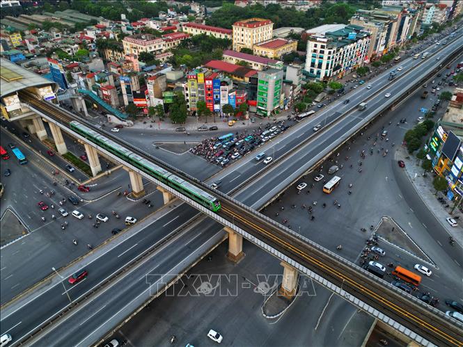 Tuyến t&agrave;u điện đường sắt tr&ecirc;n cao C&aacute;t Linh - H&agrave; Đ&ocirc;ng chạy trải nghiệm trong dịp lễ 2/9. Ảnh: Tuấn Anh/TTXVN