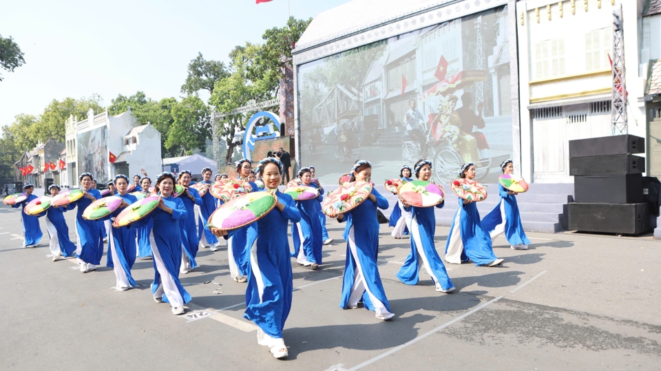 Hào hùng, sôi động chương trình “Ngày hội Văn hóa vì hòa bình” - Ảnh 147