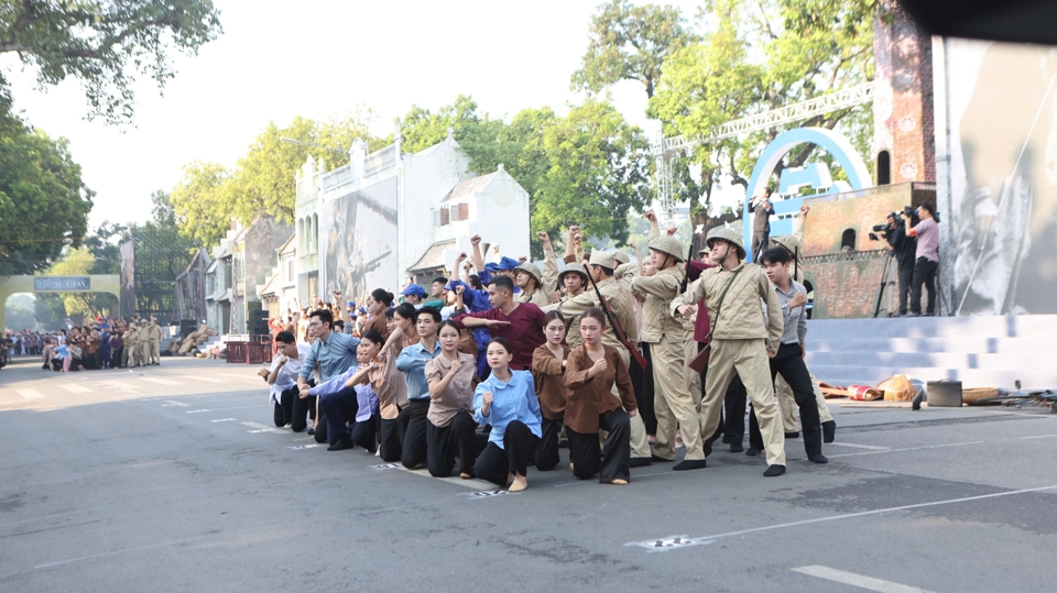 Hào hùng, sôi động chương trình “Ngày hội Văn hóa vì hòa bình” - Ảnh 35