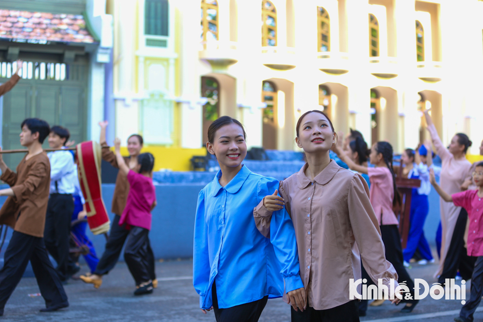 “Ngày hội Văn hóa vì hòa bình”: Mãn nhãn với đại thực cảnh “Ký ức Hà Nội” - Ảnh 2