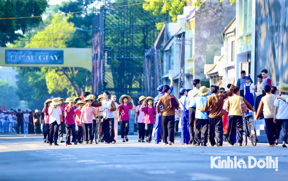 “Ngày hội Văn hóa vì hòa bình”: Mãn nhãn với đại thực cảnh “Ký ức Hà Nội” - Ảnh 1