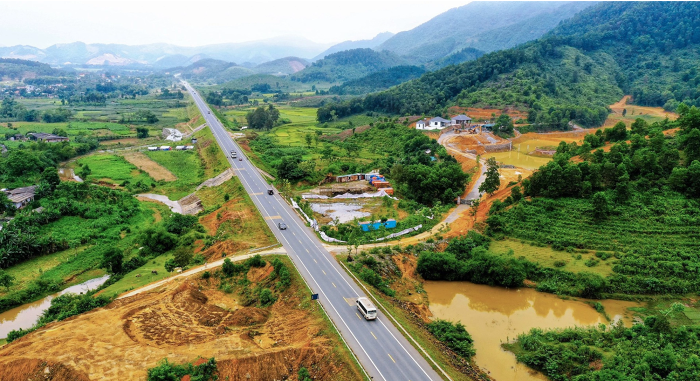 UBND tỉnh đề nghị c&aacute;c đơn vị tiếp tục phối hợp chặt chẽ thực hiện kết luận của Ban Chỉ đạo c&aacute;c dự &aacute;n trọng điểm tỉnh. Ảnh: ST