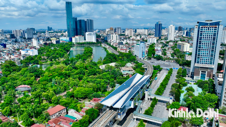 Những năm qua, diện mạo&nbsp;H&agrave; Nội&nbsp;thay đổi nhanh ch&oacute;ng. H&agrave;ng loạt c&ocirc;ng tr&igrave;nh giao th&ocirc;ng, đ&ocirc; thị hiện đại được x&acirc;y dựng. Th&agrave;nh phố đang chuyển m&igrave;nh từng ng&agrave;y để s&aacute;nh ngang tầm Thủ đ&ocirc; c&aacute;c nước ph&aacute;t triển trong khu vực.