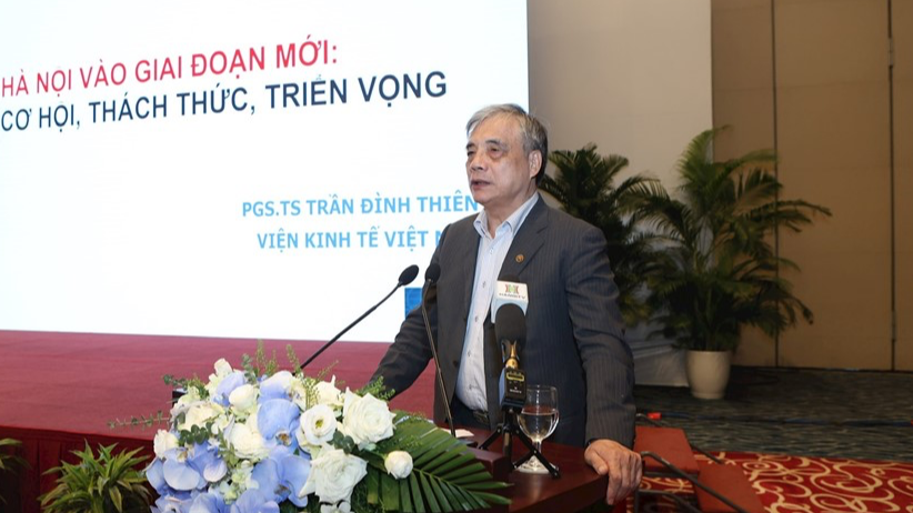 PGS.TS Trần Đ&igrave;nh Thi&ecirc;n ph&aacute;t biểu tại&nbsp;Hội thảo khoa học cấp quốc gia &ldquo;Tầm nh&igrave;n mới, cơ hội mới x&acirc;y dựng Thủ đ&ocirc; H&agrave; Nội văn hiến - văn minh - hiện đại, th&agrave;nh phố kết nối to&agrave;n cầu&rdquo; &nbsp;ng&agrave;y 7/10