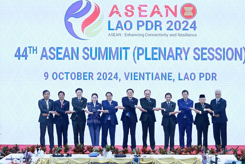 Thủ tướng Phạm Minh Chính và các Trưởng đoàn tham dự Phiên toàn thể Hội nghị Cấp cao ASEAN lần thứ 44, 45 chụp ảnh chung. Ảnh: TTXVN