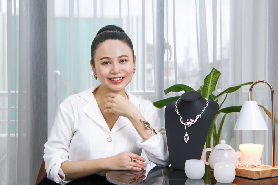 CEO Nguyễn Thị Ngọc Anh - Nh&agrave; s&aacute;ng lập v&agrave; CEO thương hiệu trang sức đ&aacute; qu&yacute; thi&ecirc;n nhi&ecirc;n cao cấp beGems. Ảnh: Tiểu Th&uacute;y