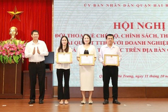 C&aacute;c doanh nghiệp Quận Hai B&agrave; Trưng được Cục Thuế TP H&agrave; Nội khen thưởng thực hiện tốt ch&iacute;nh s&aacute;ch thuế