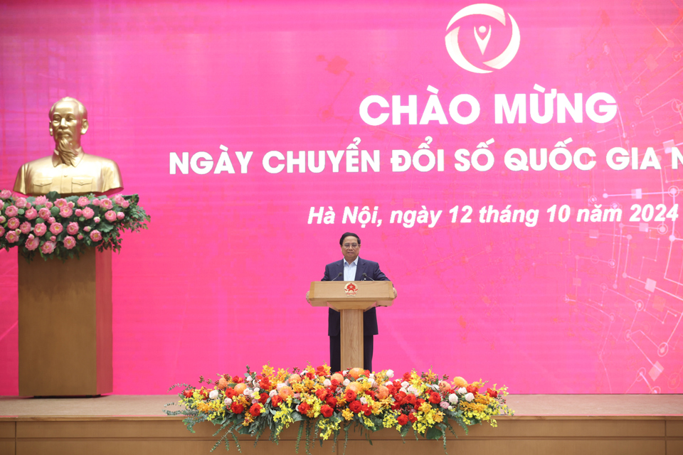 Thủ tướng vui mừng nhận thấy chuyển đổi số quốc gia, kinh tế số đạt được nhiều kết quả t&iacute;ch cực, c&oacute; t&aacute;c động, ảnh hưởng s&acirc;u rộng đến mọi mặt kinh tế, x&atilde; hội - Ảnh: VGP/Nhật Bắc