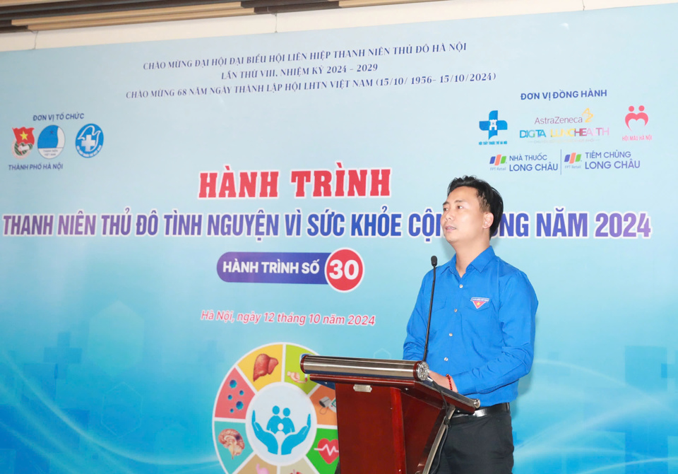 Ph&oacute; B&iacute; thư Thường trực Th&agrave;nh đo&agrave;n, Chủ tịch Hội LHTN Việt Nam TP H&agrave; Nội Nguyễn Đức Tiến ph&aacute;t biểu tại chương tr&igrave;nh