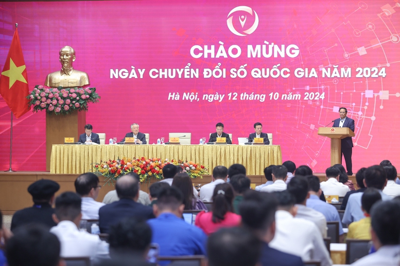 Thủ tướng Phạm Minh Chính, Chủ tịch Ủy ban Quốc gia về chuyển đổi số, chủ trì chương trình chào mừng Ngày Chuyển đổi số quốc gia năm 2024 - Ảnh: VGP/Nhật Bắc  