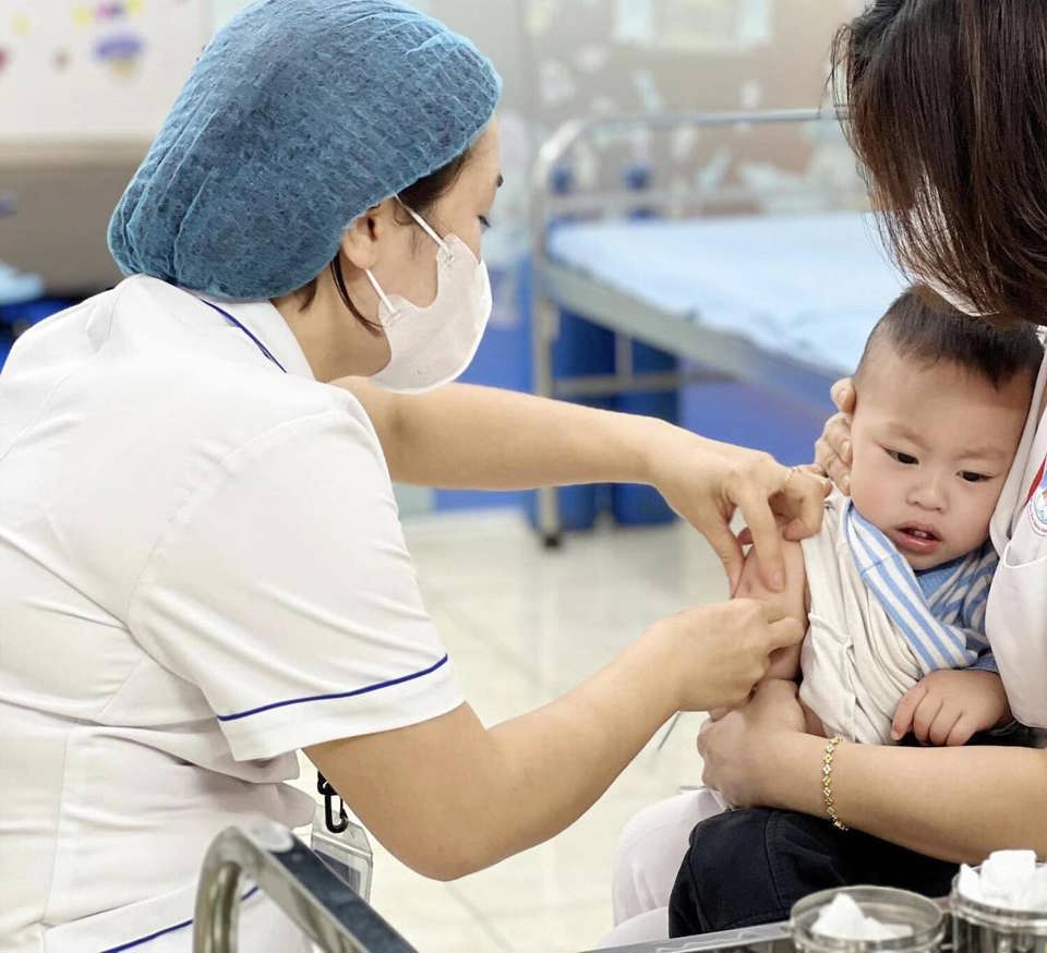 Huyện S&oacute;c Sơn tổ chức chiến dịch ti&ecirc;m vaccine ph&ograve;ng bệnh sởi miễn ph&iacute; từ ng&agrave;y 16/10 - 15/11/2024.