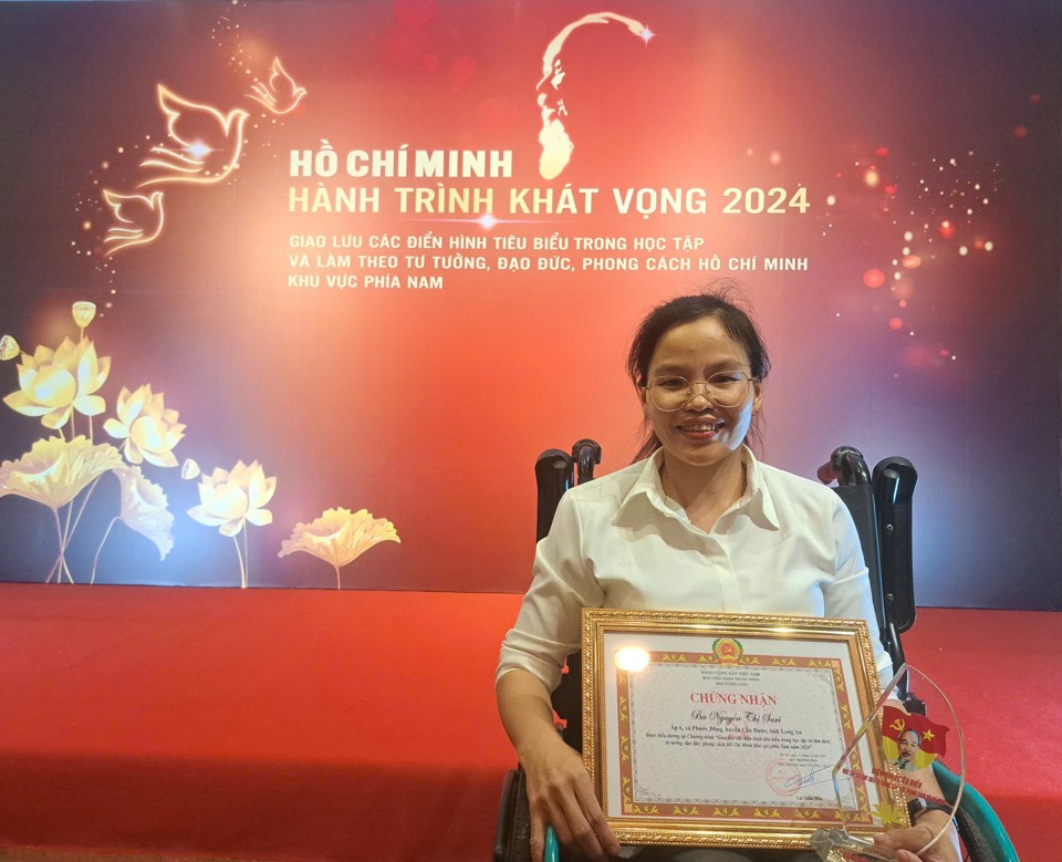 Chị Nguyễn Thị Sari, 1 trong 17 điển h&igrave;nh khu vực ph&iacute;a Nam &ldquo;Học tập v&agrave; l&agrave;m theo tư tưởng, đạo đức, phong c&aacute;ch Hồ Ch&iacute; Minh&rdquo; năm 2024.