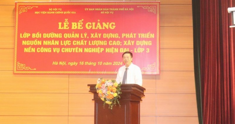 TS Lại Đức Vượng - Ph&oacute; gi&aacute;m đốc Học viện H&agrave;nh ch&iacute;nh Quốc gia ph&aacute;t biểu tại Lễ bế giảng Lớp bồi dưỡng