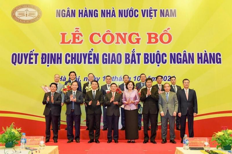 C&aacute;c đại biểu tại lễ c&ocirc;ng bố quyết định chuyển giao bắt buộc CB cho Vietcombank v&agrave; OceanBank cho MB. Ảnh VGP