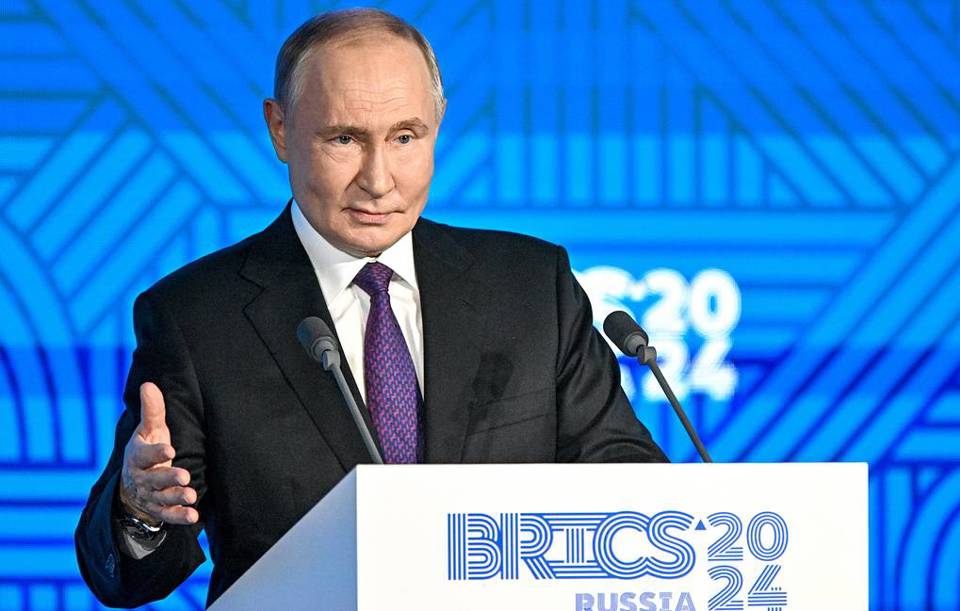 Tổng thống Putin ph&aacute;t biểu tại phi&ecirc;n họp to&agrave;n thể của Diễn đ&agrave;n Doanh nghiệp BRICS ở Moscow h&ocirc;m 18/10.&nbsp; Ảnh: Tass