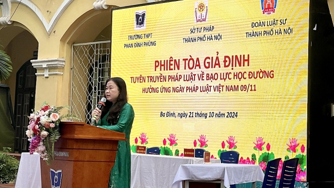 B&agrave; Phạm Thị Thanh Hương &ndash; Ph&oacute; Gi&aacute;m đốc Sở Tư ph&aacute;p TP H&agrave; Nội &ndash; Ph&oacute; Chủ tịch Hội đồng phối hợp PBGDPL TP H&agrave; Nội ph&aacute;t biểu tại chương tr&igrave;nh. Ảnh: Trần Hạnh &nbsp;