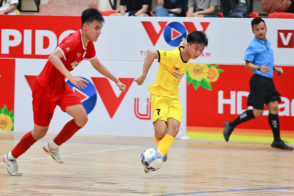 X&aacute;c định 2 đội b&oacute;ng gi&agrave;nh v&eacute; v&agrave;o chơi trận chung kết&nbsp;Giải futsal sinh vi&ecirc;n khu vực H&agrave; Nội 2024.