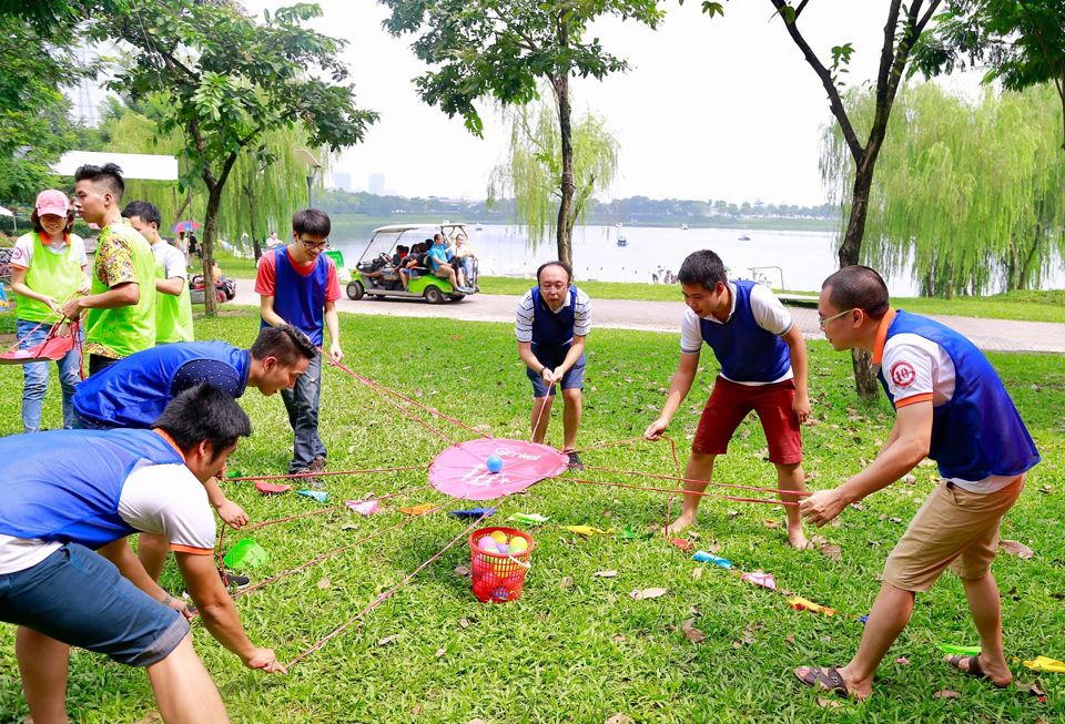 Công viên Yên Sở - điểm đến nghỉ ngơi, thư giãn sau một tuần làm việc, học tập của người dân Thủ đô. Ảnh: Tuấn Anh