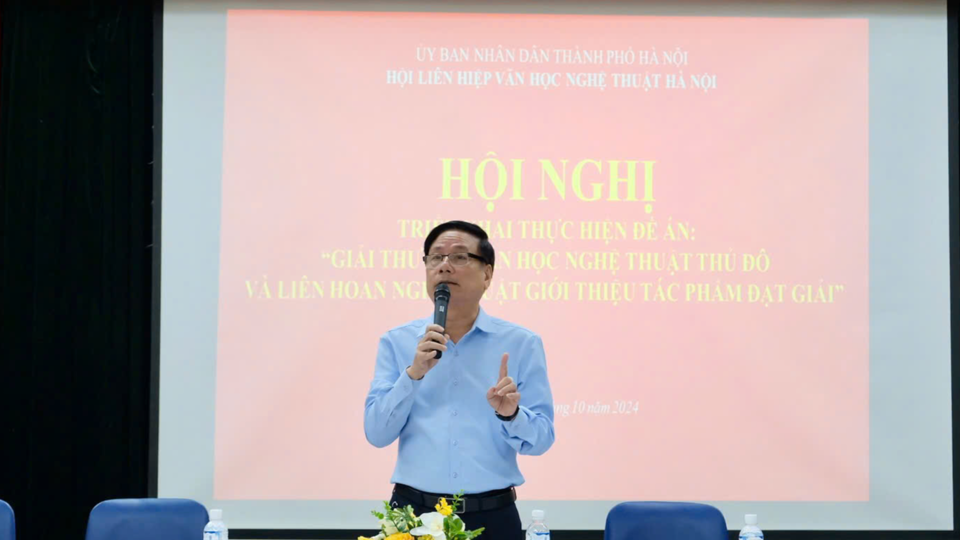 NSND&nbsp;Trần Quốc Chi&ecirc;m - Chủ tịch Hội Li&ecirc;n hiệp Văn học nghệ thuật H&agrave; Nội ph&aacute;t biểu. Ảnh: Cẩm T&uacute;