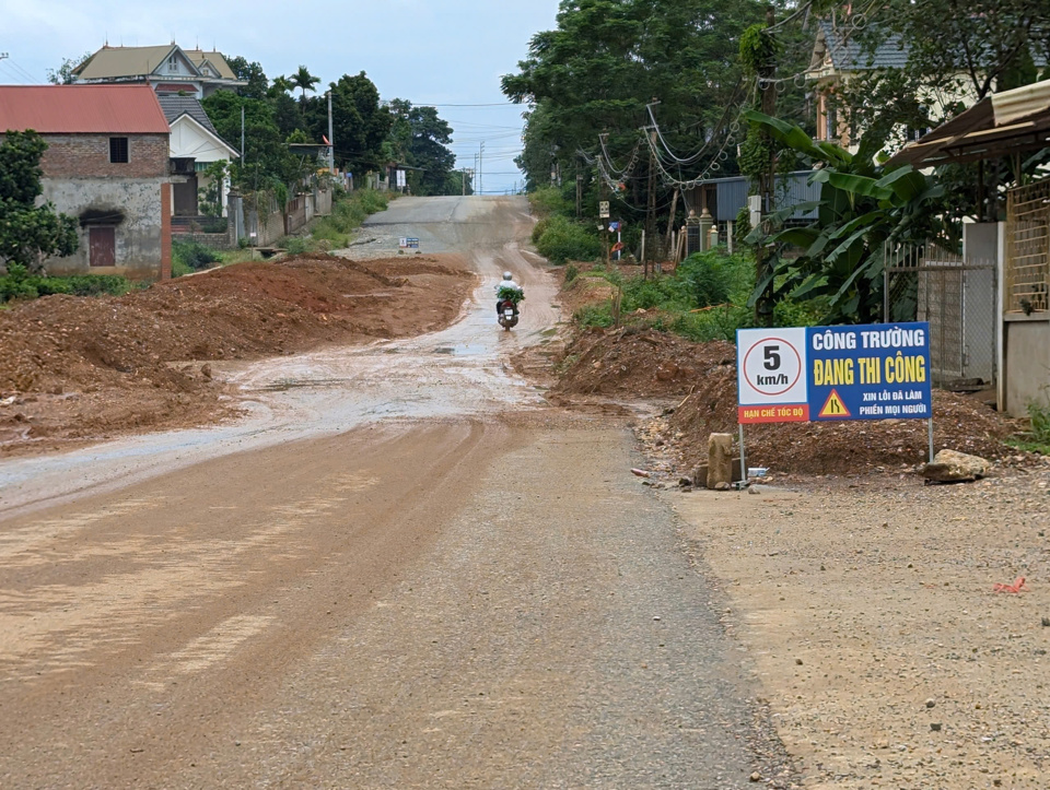 C&aacute;c dự &aacute;n giao th&ocirc;ng chậm tiến độ trở th&agrave;nh điểm n&oacute;ng về &ocirc; nhiễm m&ocirc;i trường. Ảnh: Nguyễn Qu&yacute;