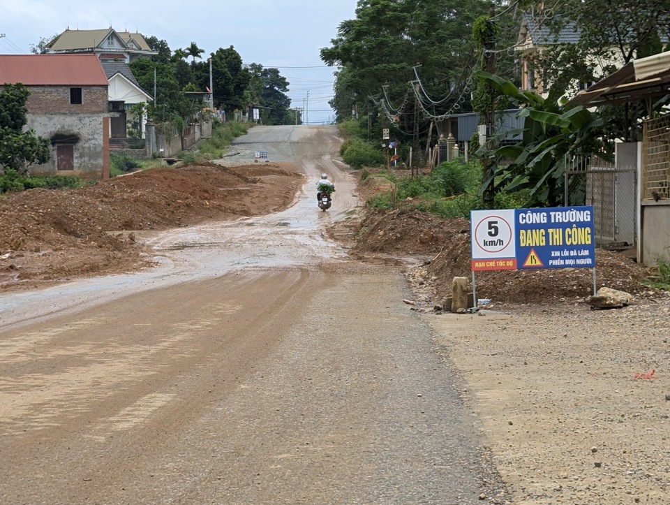 Các dự án giao thông chậm tiến độ trở thành điểm nóng về ô nhiễm môi trường. Ảnh: Nguyễn Quý