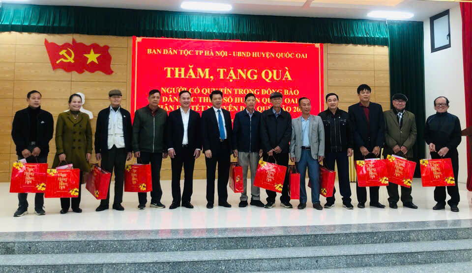 Trong thời gian qua, Hà Nội đã hỗ trợ cho người có uy tín tại vùng đồng bào dân tộc thiểu số vớitổng số tiền 2.842 triệu đồng. Ảnh: Tùng Nguyễn