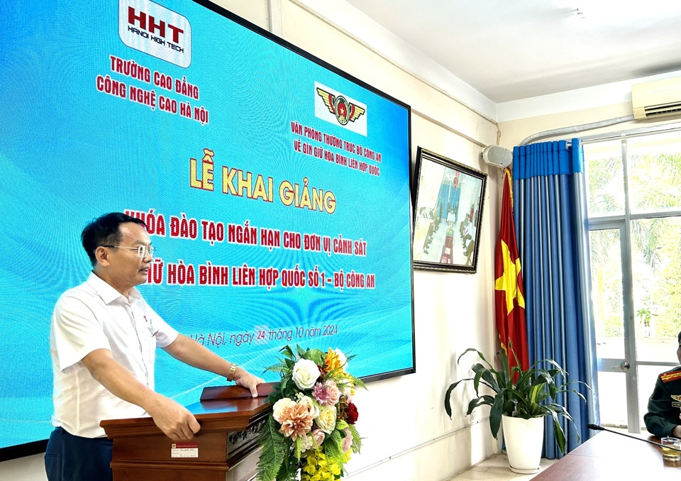 NGƯT.TS Phạm Xu&acirc;n Kh&aacute;nh - Hiệu trưởng Trường Cao đẳng C&ocirc;ng nghệ cao H&agrave; Nội ph&aacute;t biểu tại Lễ khai giảng. Ảnh: Trần Oanh.&nbsp;