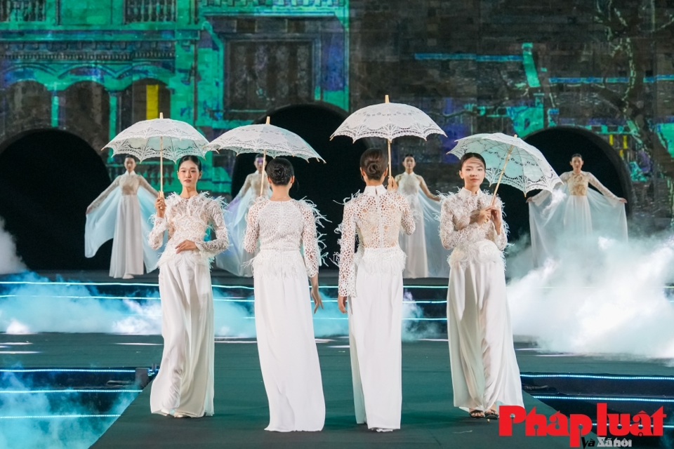 Chương tr&igrave;nh Festival Thu H&agrave; Nội năm 2024 đ&atilde; ch&iacute;nh thức khai mạc tại kh&ocirc;ng gian đi bộ hồ Ho&agrave;n Kiếm, H&agrave; Nội. Ảnh: Kh&aacute;nh Huy