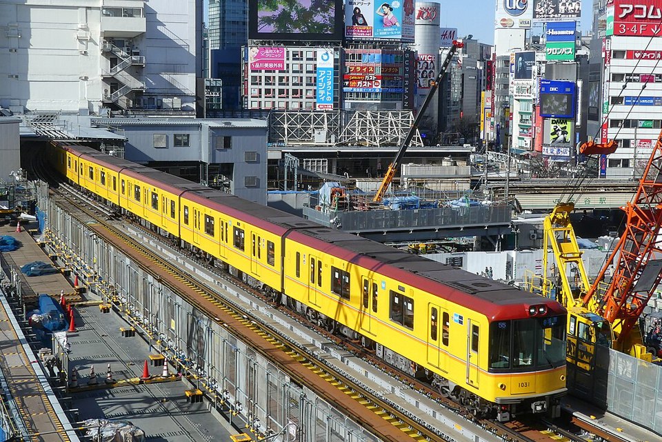 Tàu điện ngầm Tokyo Metro. Ảnh: AP