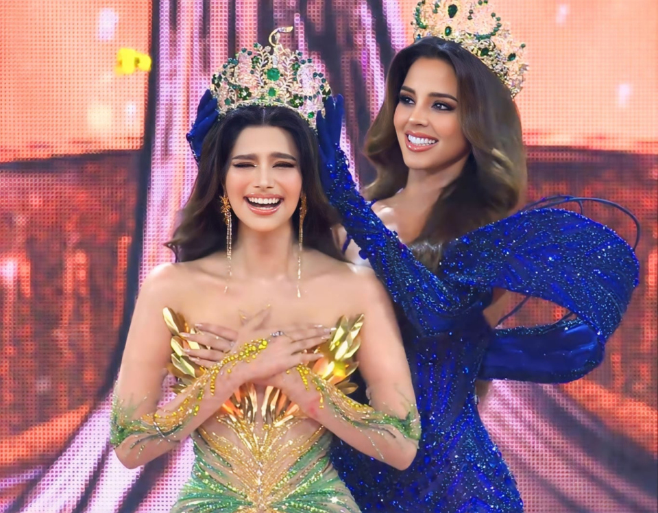 Khoảnh khắc đăng quang Miss Grand International 2024 của th&iacute; sinh Ấn Độ.