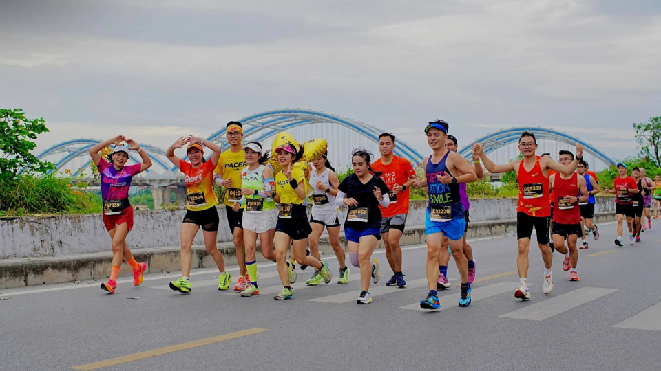 Hơn 15.000 vận động viên tham gia tranh tài tại Giải chạy Longbien Marathon 2024 - Ảnh 3