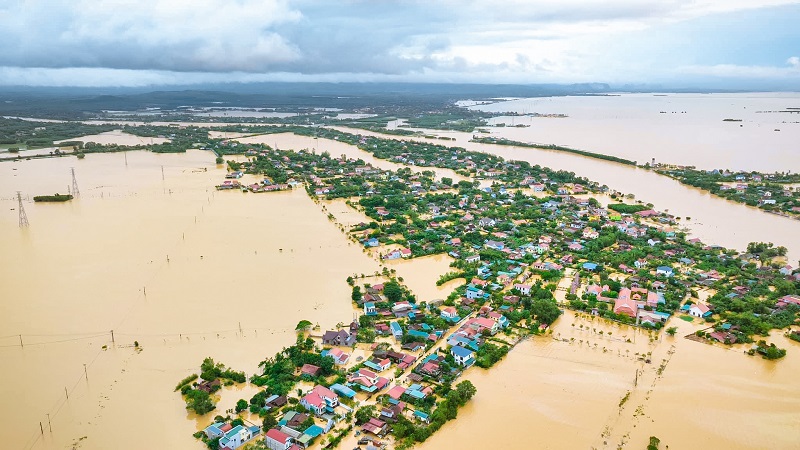 Hơn 32.700 ng&ocirc;i nh&agrave; bị ngập trong nước lũ