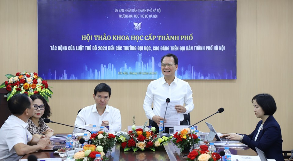 B&iacute; thư Đảng ủy Khối c&aacute;c trường đại học, cao đẳng H&agrave; Nội Nguyễn Thanh Sơn ph&aacute;t biểu tại hội thảo.