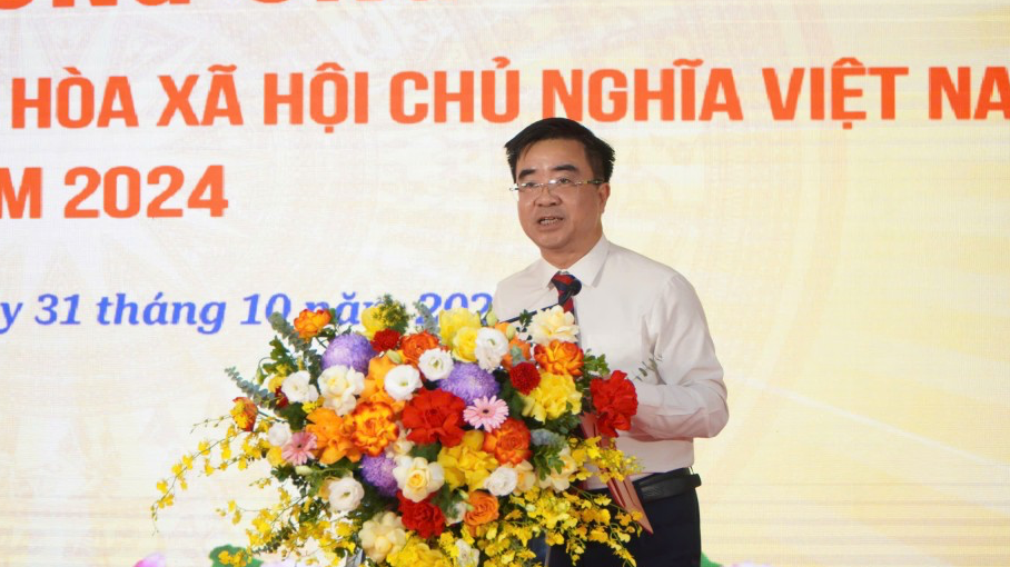 Chủ tịch UBND quận Thanh Xu&acirc;n V&otilde; Đăng Dũng cho biết, trong những năm qua, Ng&agrave;y Ph&aacute;p luật đ&atilde; được quận Thanh Xu&acirc;n ph&aacute;t động hưởng ứng bằng nhiều hoạt động thiết thực, hiệu quả với sự tham gia của đ&ocirc;ng đảo c&aacute;c tầng lớp Nh&acirc;n d&acirc;n