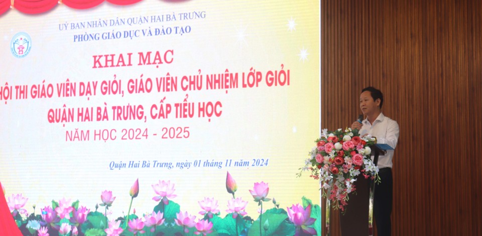 Trưởng Ph&ograve;ng Gi&aacute;o dục v&agrave; Đ&agrave;o tạo Quận Hai B&agrave; Trưng Cấn Văn Đa ph&aacute;t biểu