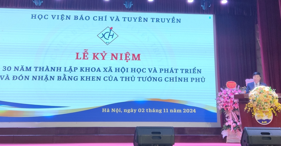 PGS.TS Phạm Minh Sơn ph&aacute;t biểu tại sự kiện. Ảnh: Khắc Ki&ecirc;n