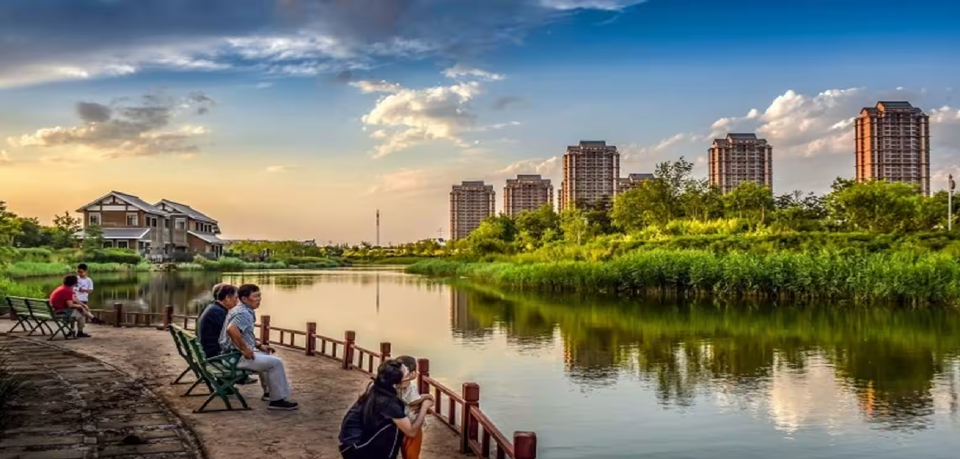 Hồ Huifeng Creek ở TP sinh th&aacute;i Thi&ecirc;n T&acirc;n Trung-Singapore. Ảnh: SSTEC