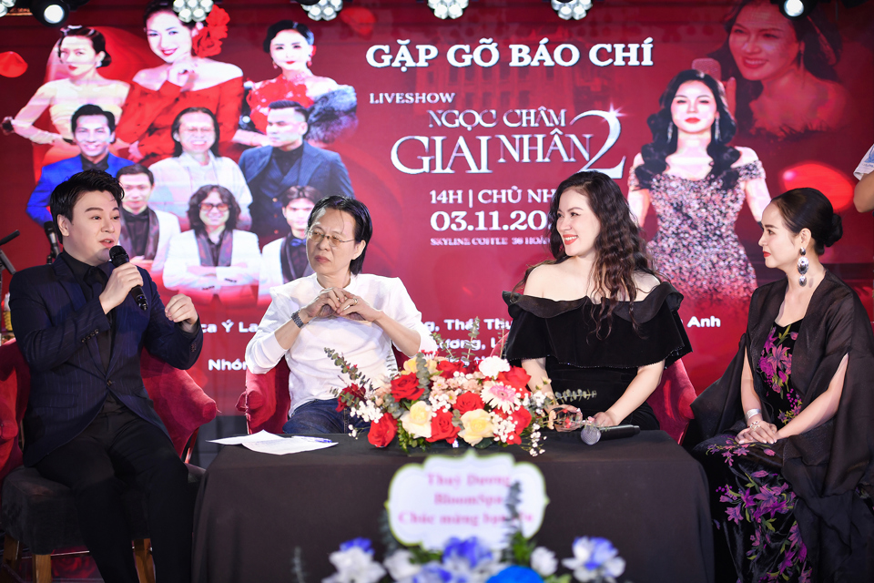 Buổi gặp gỡ b&aacute;o ch&iacute;