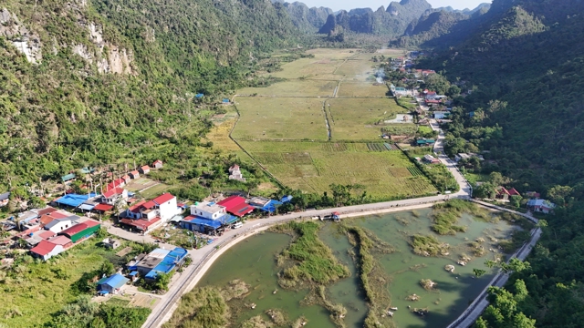 To&agrave;n cảnh l&agrave;ng Việt Hải. Ảnh Tiến Bảo