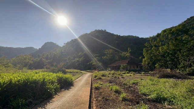 L&agrave;ng qu&ecirc; Việt Hải. Ảnh Minh Giang