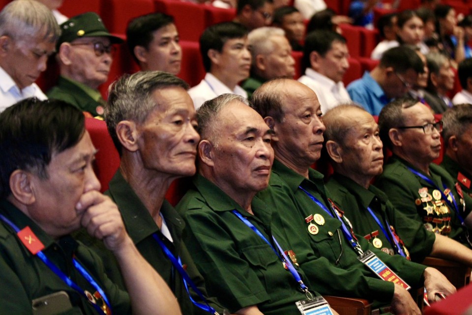 Bộ trưởng Bộ Lao động - Thương binh v&agrave; X&atilde; hội ho&agrave;n thiện hồ sơ tr&igrave;nh Chủ tịch nước về việc tặng qu&agrave; cho người c&oacute; c&ocirc;ng với c&aacute;ch mạng nh&acirc;n dịp tết Nguy&ecirc;n đ&aacute;n Ất Tỵ năm 2025.