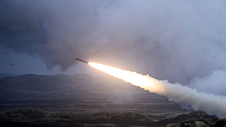 T&ecirc;n lửa M142 HIMARS trong cuộc tập trận qu&acirc;n sự do Mỹ dẫn đầu tại Đan Mạch, v&agrave;o ng&agrave;y 30/3/2023. Ảnh: Sergei Gapon